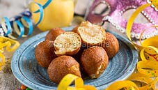 Frittelle con le mele, una ricetta per un Carnevale dolce Frittelle con le mele, una ricetta per un Carnevale dolce