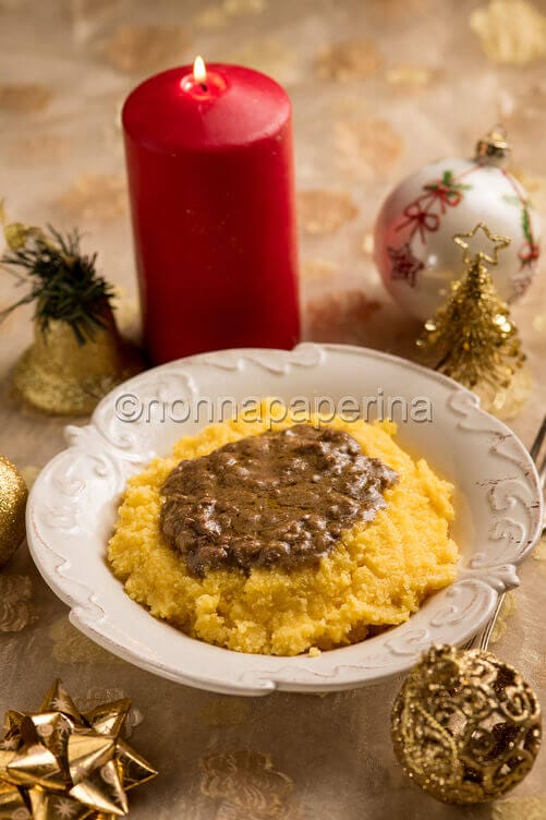 Polenta con ragù di cinghiale Polenta con ragù di cinghiale
