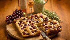 Schiacciata con uva, la focaccia della cucina aretina