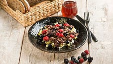 Suovas di renna, la carne essiccata della cucina scandinava Suovas di renna, la carne essiccata della cucina scandinava