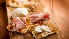 Focaccia di Recco con stracchino, ecco la ricetta originale