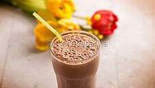 Frappè al gianduia, una versione che sa di cacao e nocciole Frappè al gianduia, una versione che sa di cacao e nocciole