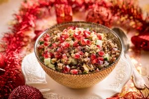 Insalata di quinoa natalizia, un’idea esotica per il contorno