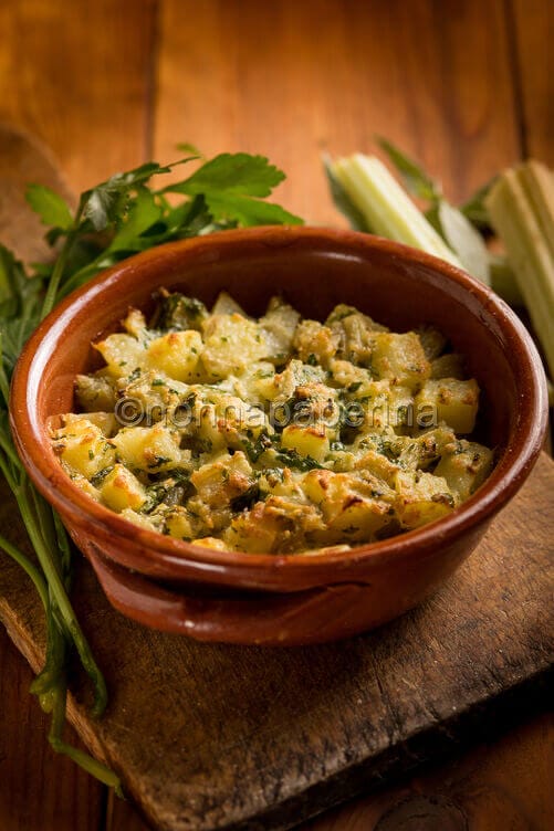 Patate al forno con cardi Patate al forno con cardi