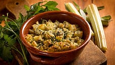 Patate al forno con cardi, un piatto rustico e saporito Patate al forno con cardi, un piatto rustico e saporito