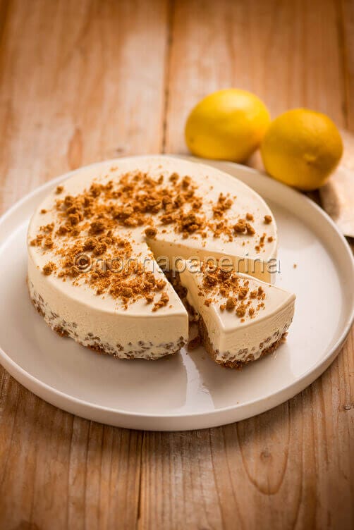 Torta fredda al limone con biscotti Torta fredda al limone con biscotti