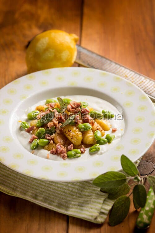 Gnocchi con fave e prosciutto Gnocchi con fave e prosciutto
