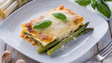 Lasagne con asparagi e luganega