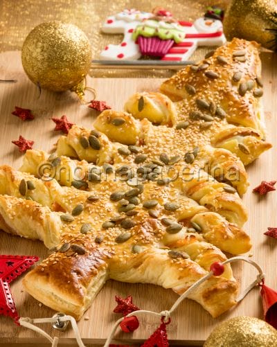 Albero di Natale di pasta sfoglia Albero di Natale di pasta sfoglia