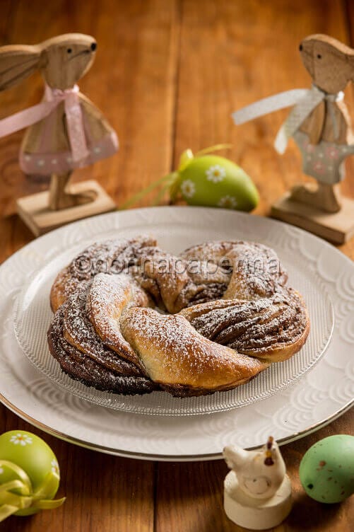 Ciambella di sfoglia alla nutella Ciambella di sfoglia alla nutella