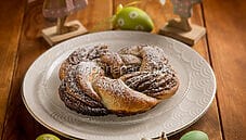 Ciambella di sfoglia alla nutella, un’idea ottima per Pasqua Ciambella di sfoglia alla nutella, un’idea ottima per Pasqua