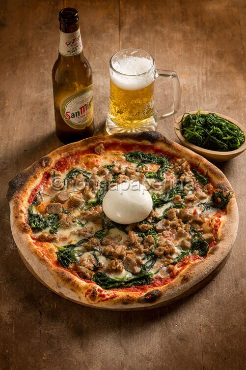 Pizza con agretti e salsiccia