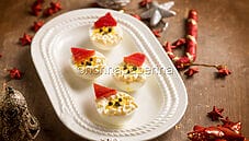 Uova sode di Babbo Natale, un creativo antipasto per stupire Uova sode di Babbo Natale, un creativo antipasto per stupire