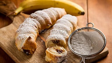 Banane in sfoglia con crema alle nocciole