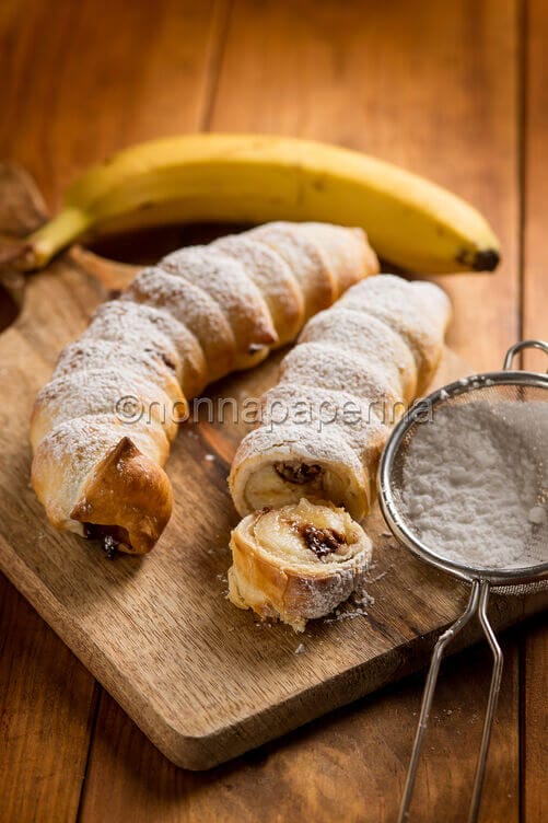 Banane in sfoglia con crema alle nocciole