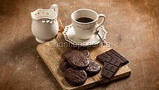 Biscotti sablé ricoperti al cioccolato: deliziosi e friabili Biscotti sablé ricoperti al cioccolato: deliziosi e friabili