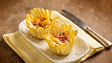 Cestini di patate fritte e uova per un antipasto creativo