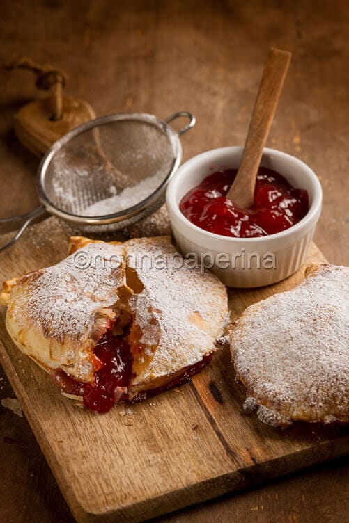 Conchiglie di sfoglia alla marmellata Conchiglie di sfoglia alla marmellata