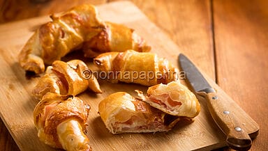 Cornetti salati al prosciutto e formaggio