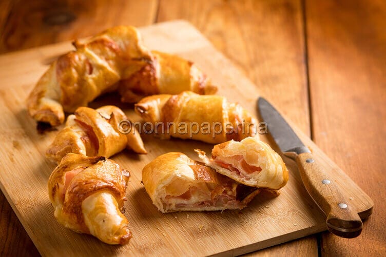 Cornetti salati al prosciutto e formaggio