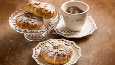 Dolcetti alle mele ad anello per una merenda raffinata Dolcetti alle mele ad anello per una merenda raffinata