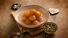 Gulab jamun, i dolcetti al latte della tradizione indiana Gulab jamun, i dolcetti al latte della tradizione indiana