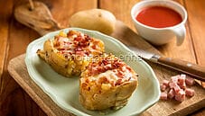 Muffin di patate con ripieno di pizza: una ricetta gustosa Muffin di patate con ripieno di pizza: una ricetta gustosa