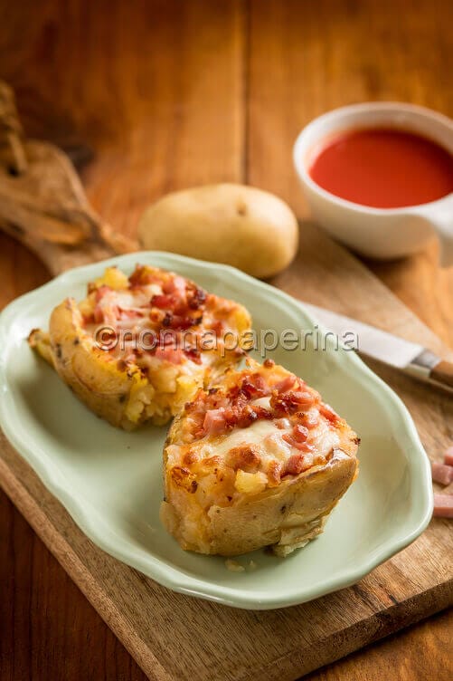 Muffin di patate con ripieno di pizza