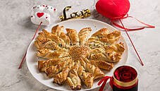 Pasta sfoglia con prosciutto e formaggio per San Valentino Pasta sfoglia con prosciutto e formaggio per San Valentino