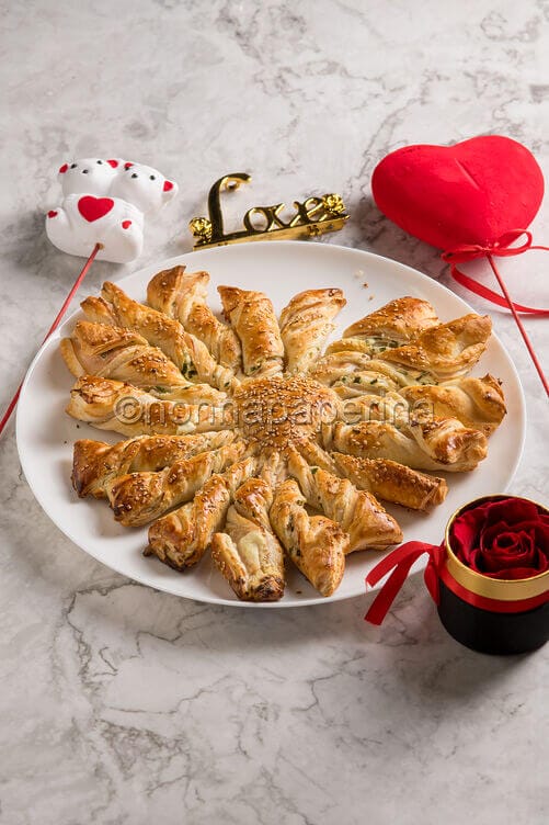 Pasta sfoglia con prosciutto e formaggio