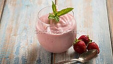 Spumone alle fragole, un cocktail dessert morbido e gustoso Spumone alle fragole, un cocktail dessert morbido e gustoso