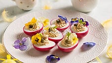 Uova viola con tonno