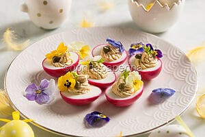 Uova viola con tonno, un’idea per un antipasto pasquale Uova viola con tonno, un’idea per un antipasto pasquale