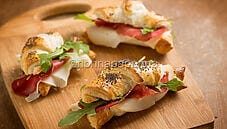 Brioche salata con bresaola e scamorza