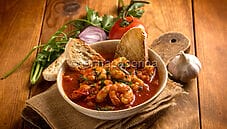Gamberoni in guazzetto, una raffinata ricetta di mare