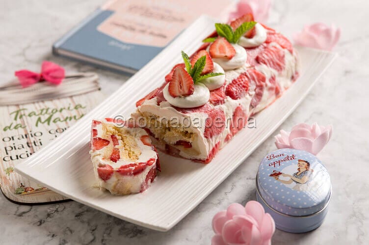 Rotolo con panna e fragole