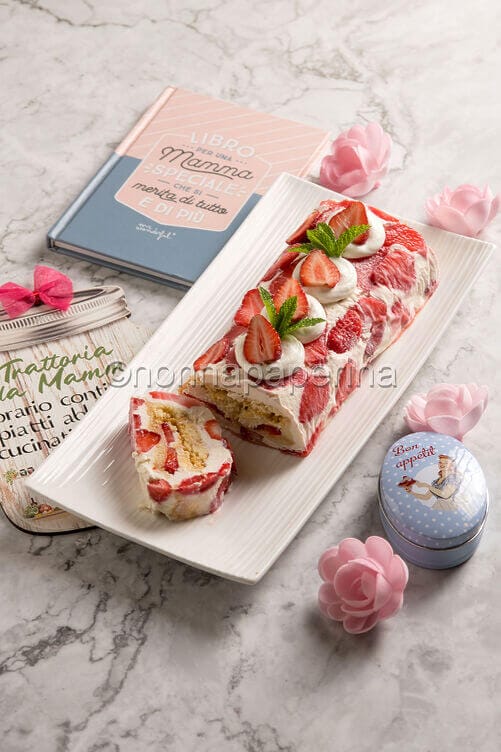 Rotolo con panna e fragole