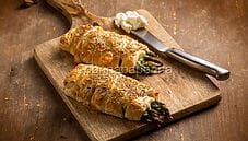 Sfoglia con asparagi e prosciutto, un finger food d’autore Sfoglia con asparagi e prosciutto, un finger food d’autore