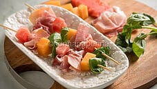 Spiedini di anguria con prosciutto: un antipasto raffinato Spiedini di anguria con prosciutto: un antipasto raffinato