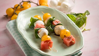 Spiedini di anguria e mozzarella