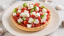 Caprese con gelée di pomodoro, un’insalata per l’estate Caprese con gelée di pomodoro, un’insalata per l’estate