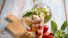 Caprese in bicchiere, un’idea simpatica per un primo fresco