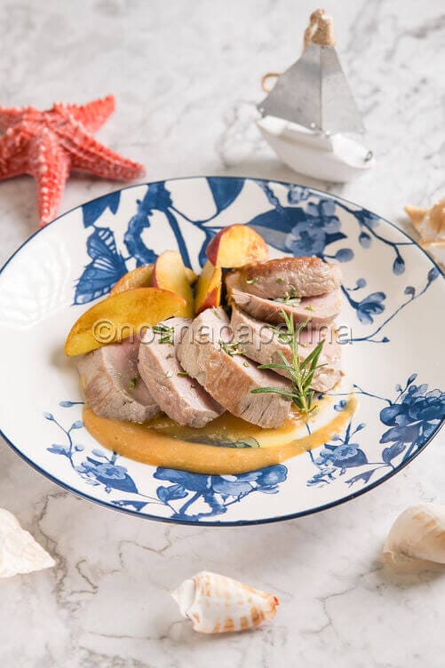 Filetto di maiale con salsa di pesche