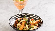 Fusilli freddi con albicocche, un piatto gourmet estivo Fusilli freddi con albicocche, un piatto gourmet estivo
