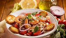 Gamberi alla catalana, un piatto di pesce ricco e delizioso Gamberi alla catalana, un piatto di pesce ricco e delizioso