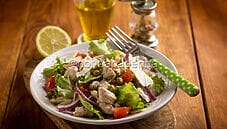 Insalata estiva di pollo, una ricetta leggera e gustosa