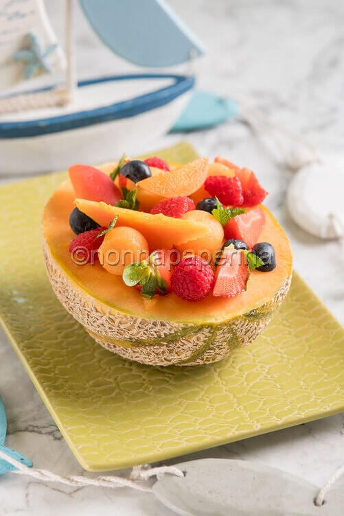 Melone ripieno di frutta fresca Melone ripieno di frutta fresca