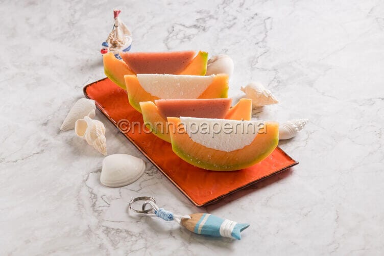 Meloni ripieni con gelatina di frutta