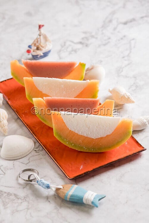 Meloni ripieni con gelatina di frutta