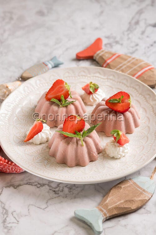 Mousse di fragole e panna Mousse di fragole e panna